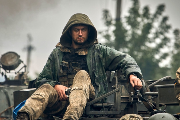 Sau khi quân Nga đột phá đến vùng ngoại ô phía đông bắc của Bakhmut (và giao tranh sắp diễn ra ngay trong thành phố), lính đánh thuê nước ngoài và các đơn vị của công ty lính đánh thuê tư nhân Mozart của Mỹ (PMC Mozart), đã bắt đầu rút lực lượng khỏi thành phố.