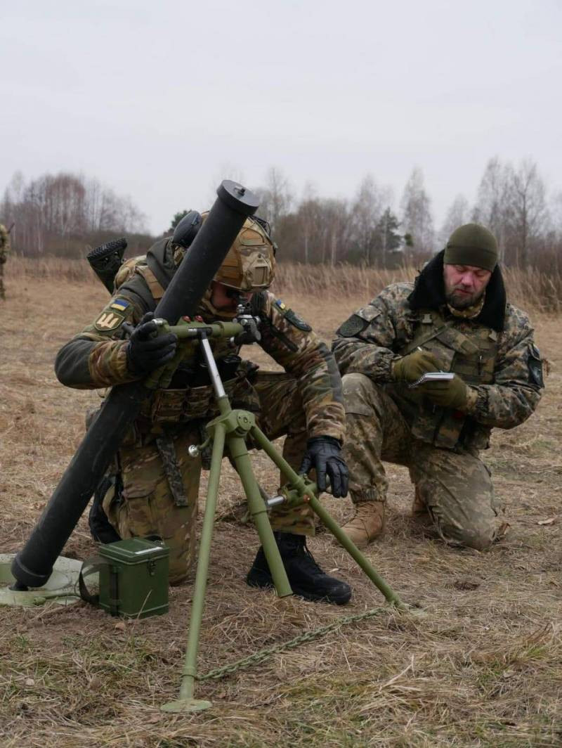 Điều này, với sự hiện diện của một số lượng lớn lực lượng Nga theo hướng này, không mang lại khả năng giữ phần phía bắc của thành phố Bakhmut. Đồng thời, quân đội Ukraine thông báo rằng, các trận chiến ác liệt nhất đang diễn ra ở phía đông và nam Bakhmut; tuy nhiên, lực lượng Ukraine ở đây còn rất lớn, nên tình hình vẫn đang được kiểm soát. 