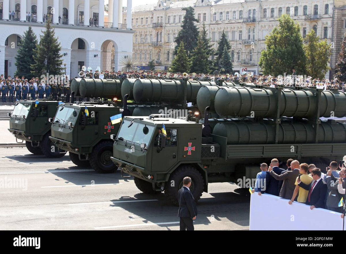 Trước đó, thư ký Hội đồng Quốc phòng và An ninh Quốc gia Ukraine (NSDC) Oleksiy Danilov nói rằng, Ukraine sở hữu nhiều “vũ khí” chống lại Nga; như tên lửa hành trình RK-360MTs (Hải Vương tinh) có thể đánh chìm mọi tàu chiến của Nga. 