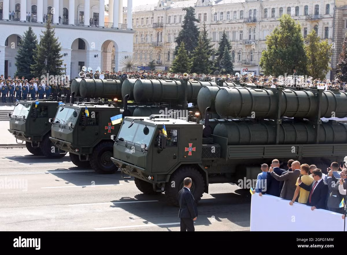 Trước đó, thư ký Hội đồng Quốc phòng và An ninh Quốc gia Ukraine (NSDC) Oleksiy Danilov nói rằng, Ukraine sở hữu nhiều “vũ khí” chống lại Nga; như tên lửa hành trình RK-360MTs (Hải Vương tinh) có thể đánh chìm mọi tàu chiến của Nga. 