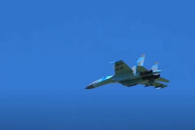 Có khả năng chiếc Su-27 trúng đạn bởi vũ khí chính xác của Quân đội Nga; tại hiện trường, chiếc tiêm kích Su-27 của Không quân Ukraine đã bị xé nát theo đúng nghĩa đen, trong khi vẫn chưa có thông tin về phi hành đoàn.