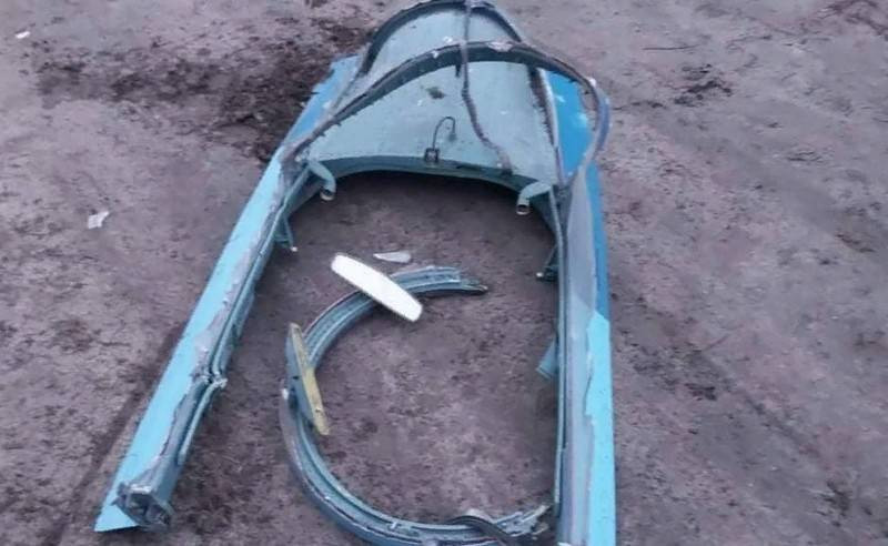 Cục Cảnh sát Quốc gia ở vùng Cherkasy ra thông báo: “Phi công máy bay Nga đã nhảy dù khi máy bay rơi. Chúng tôi kêu gọi người dân địa phương đặc biệt chú ý đến nghi can là đàn ông, mặc trang phục chiến thuật hoặc quân phục với các yếu tố màu đỏ trên quần áo, có thể có vết thương rõ ràng”.