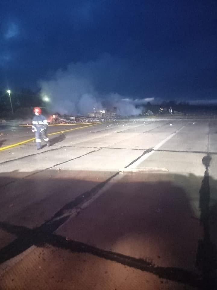 Trong các hình ảnh được truyền thông Nga đăng tải, người xem có thể thấy một máy bay chiến đấu bị phá hủy trên đường băng ngay trong quá trình chuẩn bị cất cánh. Nhận định tình hình, chiếc máy bay chiến đấu đã bị phá hủy vào khoảng 5-7 giờ sáng theo giờ địa phương.