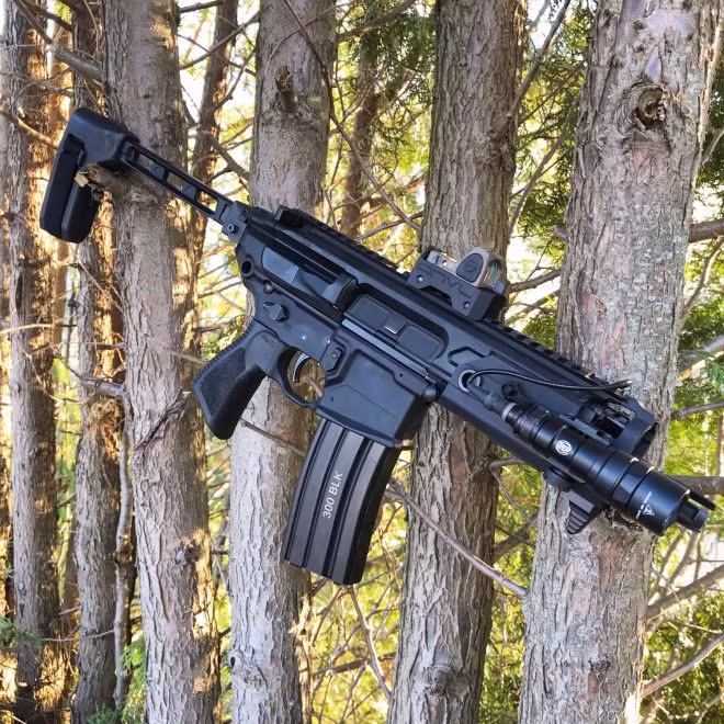 Cuối cùng sự lựa chọn đã giảm xuống các vũ khí dễ tiếp cận nhất về tốc độ sản xuất, bởi vì SOCOM đã thử nghiệm nhiều vũ khí mới trong một thời gian dài và đơn giản là không muốn đợi thêm một năm hoặc hơn. Sig được chọn là nhà cung cấp duy nhất, có thể cung cấp vũ khí cần thiết cho SOCOM một cách kịp thời.