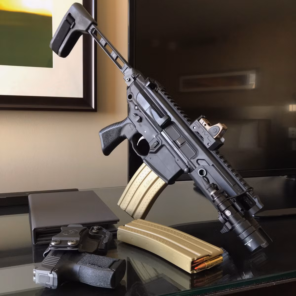 MCX Rattler được trang bị tấm ốp lót tay nổi tự do M-LOK được cấp bằng sáng chế của Sig, đây là hệ thống gắn phụ kiện riêng của hãng, được trang bị thanh ray Picatinny cho các phụ kiện, với tay kéo khóa nòng thuận cả hai tay. SOCOM cũng sẽ mua bộ giảm thanh dòng Sig SL cho cả hai phiên bản.