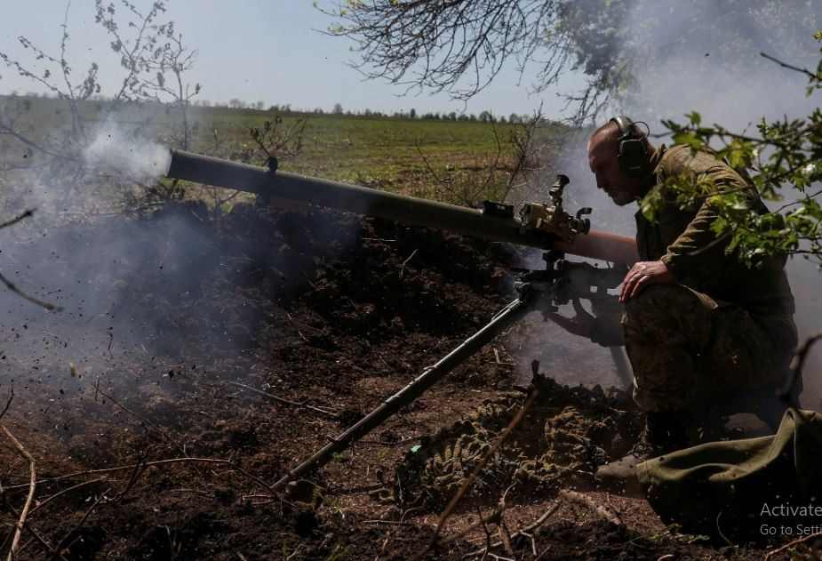 Những mục tiêu như nêu trên, quân Nga và Ukraine có thể được giải quyết bằng pháo bắn nhanh trên xe bọc thép hoặc súng cối, ĐKZ... mà không cần đến súng bắn tỉa cỡ nòng lớn và súng tiểu liên như trong các phim hành động của Mỹ.