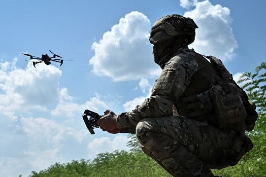 Hiện tất cả các lực lượng trinh sát trực thuộc phân đội bộ binh của cả Nga và Ukraine đều sử dụng UAV siêu nhỏ bốn trục để trinh sát chiến trường; UAV siêu nhỏ bốn trục vượt xa đội bắn tỉa về hiệu quả trinh sát, khoảng cách trinh sát và hiệu quả thực tế. 