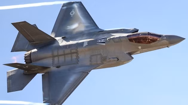 Nếu một quốc gia là đối thủ của Israel sở hữu F-35B (điều này có thể xảy ra, nhất là ở khu vực Trung Đông), thì hai loại máy bay này mới có khả năng không chiến; như vậy ưu thế chắc chắn sẽ nghiêng về F-35I của Israel. Nguồn ảnh: Foxt.