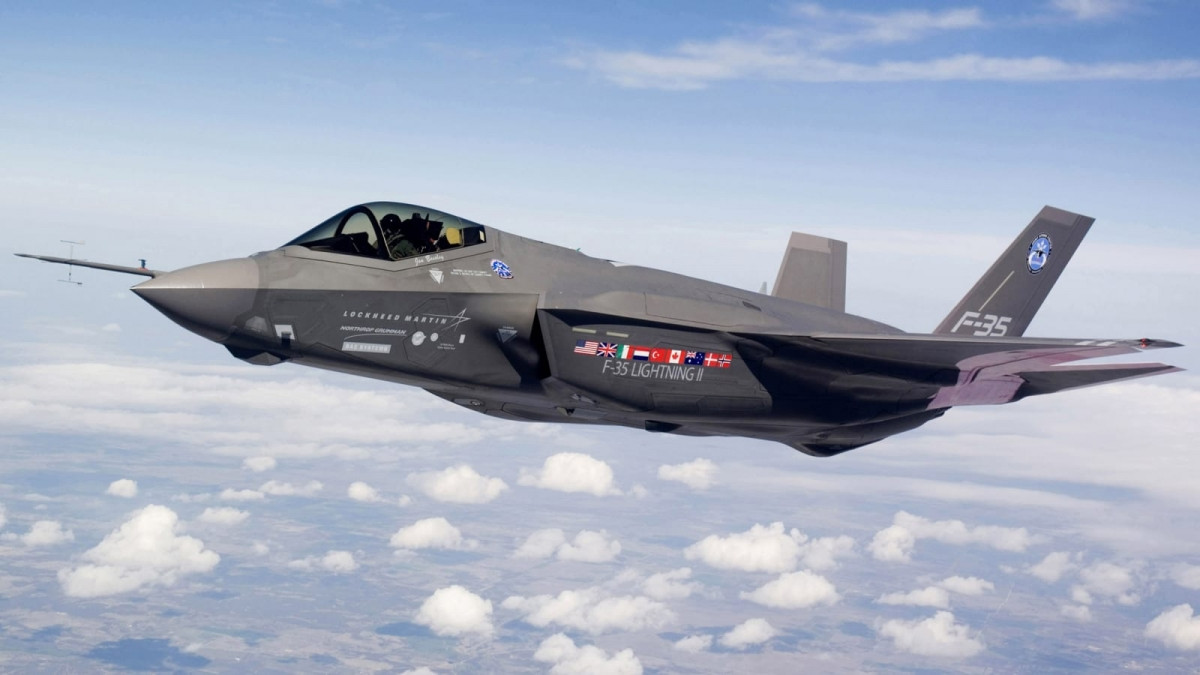 Nếu hai máy bay chiến đấu có cơ hội giao chiến, thì F-35I (hay F-35A) của Israel có khả năng chiếm thế thượng phong, bởi khả năng cơ động của nó mạnh hơn F-35B của Anh.