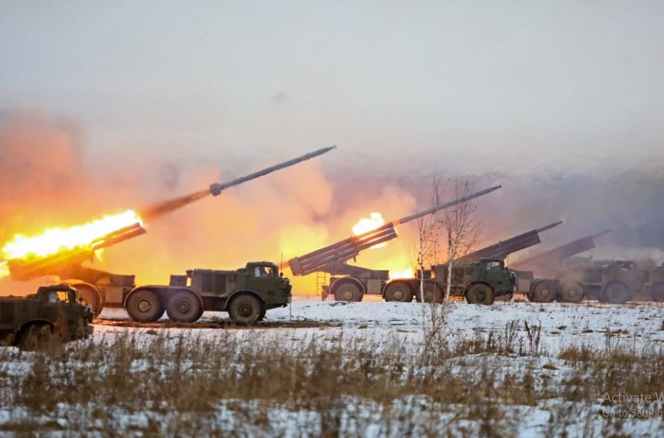 Nga cuối cùng phải dựa vào một lượng lớn vũ khí giá rẻ để giành thế chủ động trên chiến trường với hàng chục nghìn quả đạn pháo được bắn đi hàng ngày, đây mới là vũ khí khiến Quân đội Ukraine hoàn toàn choáng váng. 