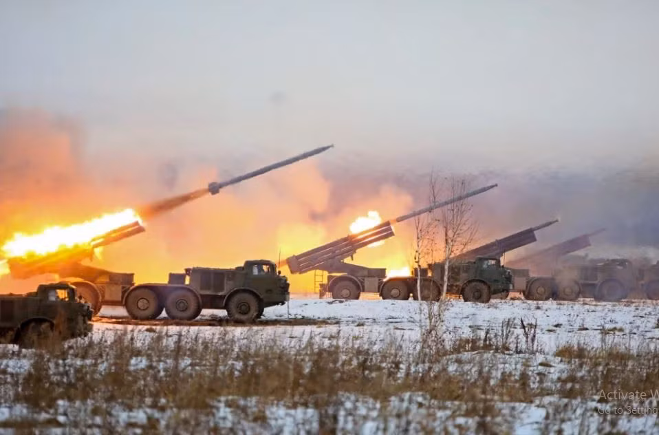 Nga cuối cùng phải dựa vào một lượng lớn vũ khí giá rẻ để giành thế chủ động trên chiến trường với hàng chục nghìn quả đạn pháo được bắn đi hàng ngày, đây mới là vũ khí khiến Quân đội Ukraine hoàn toàn choáng váng. 