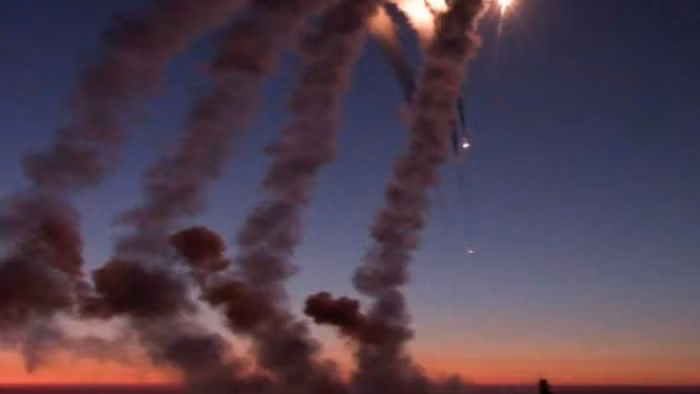 8.000 tên lửa của Nga đã thức tỉnh nhiều người; mặc dù tên lửa có ưu điểm lớn nhưng cũng có nhược điểm, nhất là trong cuộc chiến tranh tiêu hao như xung đột Nga-Ukraine. Ưu điểm của tên lửa là hiển nhiên, Mỹ đã nhiều lần sử dụng lợi thế của tên lửa để đạt được tác dụng răn đe và giành được những thắng lợi quyết định.