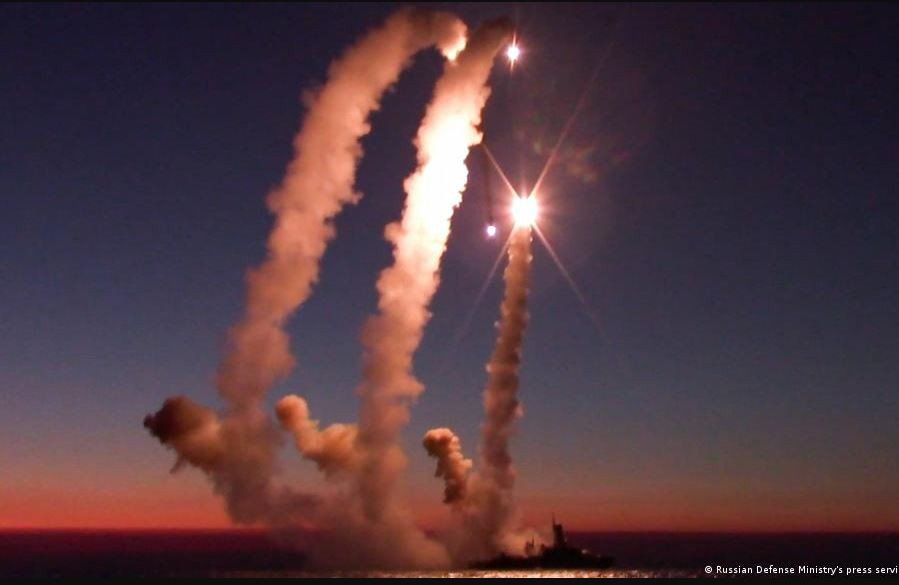 Theo tổng kết, qua gần hai năm xung đột, Nga đã phóng hơn 8.000 tên lửa các loại bao gồm tên lửa hành trình, tên lửa đạn đạo, tên lửa không đối đất và tên lửa chiến thuật và thậm chí là cả tên lửa phòng không, tên lửa chống hạm; nhưng không thể đè bẹp được sức kháng cự của Ukraine.