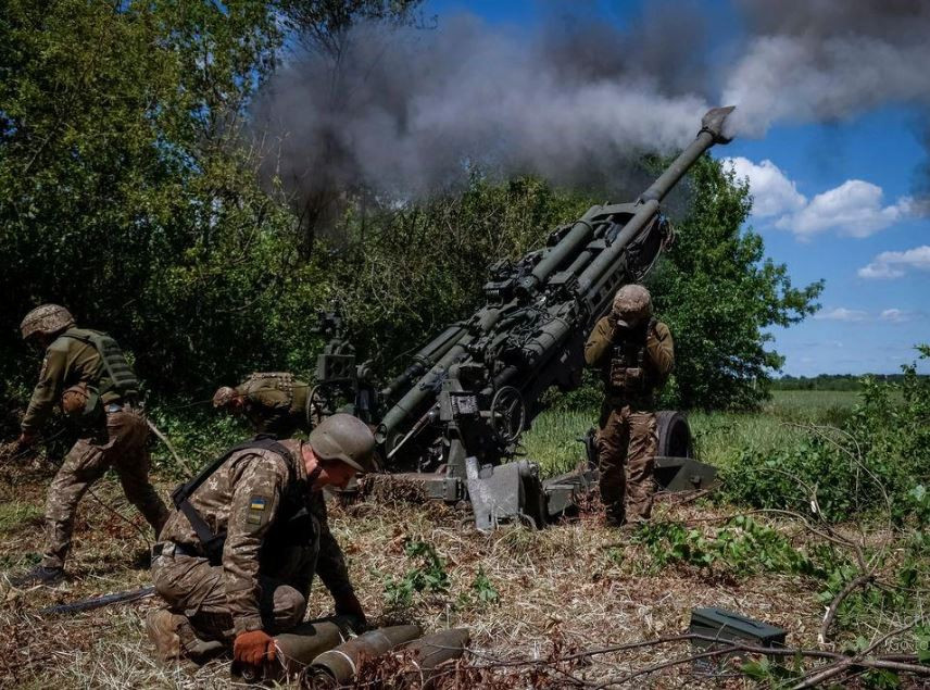 Truyền thông Nga dẫn lời một nhà báo Pháp đưa tin, một số lượng nhỏ binh sĩ của Pháp đã được triển khai tới mặt trận ở Donbass để sát cánh chiến đấu cùng Quân đội Ukraine chống lại quân Nga.