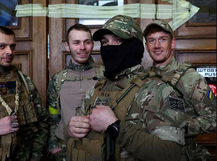 Các nhà báo của kênh "Biên niên sử quân sự" cho biết, đợt quân Pháp đầu tiên tới Slavyansk chuyên thực hiện các nhiệm vụ trinh sát pháo binh và kỹ thuật công binh, bao gồm cả việc xây dựng các công trình phòng thủ và công sự dã chiến.