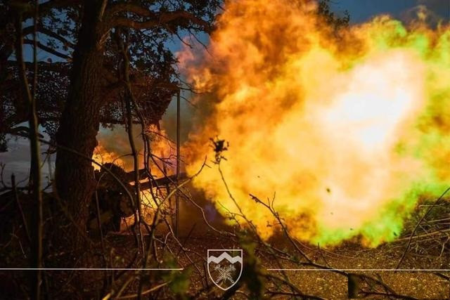 "Hiện tại, việc gửi số lượng lớn quân tới chiến trường ác liệt như Ukraine là một rủi ro đáng kể đối với Tổng thống Pháp Macron. Nếu tất cả họ đều thiệt mạng, ông ấy sẽ phải gánh chịu hậu quả", Niante nói. Đồng thời cô cũng cho biết, Quân đội Pháp hợp lý hóa cho những cái chết “bất thường”.