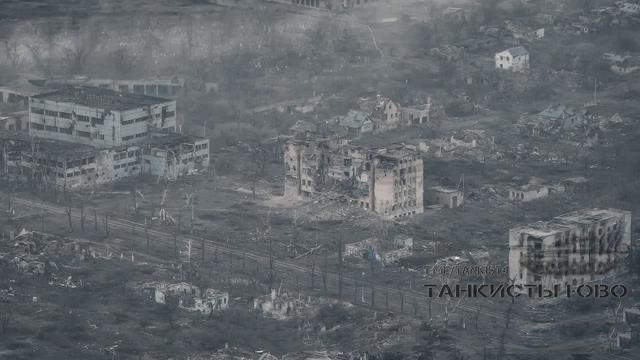 Trước tình hình hiện nay, ông Medvedev, Phó Chủ tịch Hội đồng An ninh Liên bang Nga, hôm 12/5 cảnh báo rằng, việc các nước phương Tây đưa quân tới Ukraine sẽ trực tiếp lôi kéo nước này vào cuộc chiến và Nga sẽ phải đáp trả, thậm chí có thể gây ra "một cuộc xung đột toàn cầu". (Nguồn ảnh: Ukrinform, CNN, ABC News, TASS).