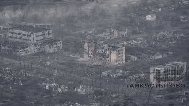 Trước tình hình hiện nay, ông Medvedev, Phó Chủ tịch Hội đồng An ninh Liên bang Nga, hôm 12/5 cảnh báo rằng, việc các nước phương Tây đưa quân tới Ukraine sẽ trực tiếp lôi kéo nước này vào cuộc chiến và Nga sẽ phải đáp trả, thậm chí có thể gây ra "một cuộc xung đột toàn cầu". (Nguồn ảnh: Ukrinform, CNN, ABC News, TASS).