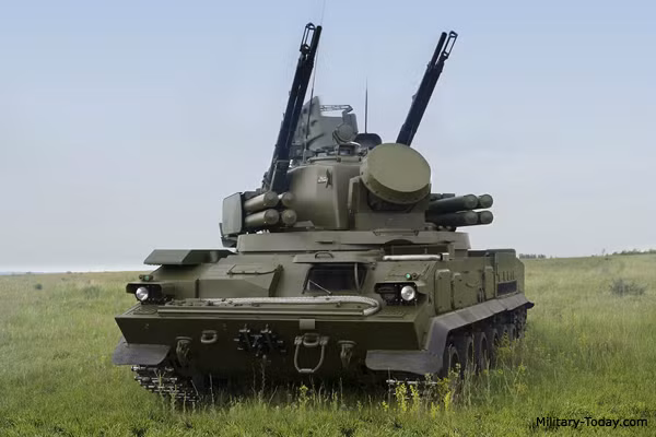 Ví dụ, theo lý thuyết, hệ thống Tunguska có thể bắn 5.000 viên đạn pháo mỗi phút từ hai khẩu pháo, nhưng chỉ trang bị 1.904 viên đạn. Dựa trên dữ liệu này, UAV sẽ phải bay lượn trong phạm vi đủ lâu, để trắc thủ Tunguska bắn, nạp đạn và sau đó bắn lại để có 50% cơ hội bắn trúng. 