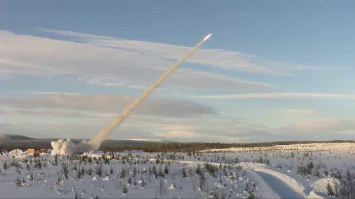 Tuy nhiên, thời gian bay của tên lửa HIMARS và bom GLSDB tương đối ngắn, nếu hệ thống phòng không khởi động từ trạng thái nghỉ ngơi sau khi hệ thống cảnh báo trên không tìm thấy mục tiêu đến khi có thể phóng tên lửa đánh chặn, thì có thể quá muộn để đánh chặn nó. 