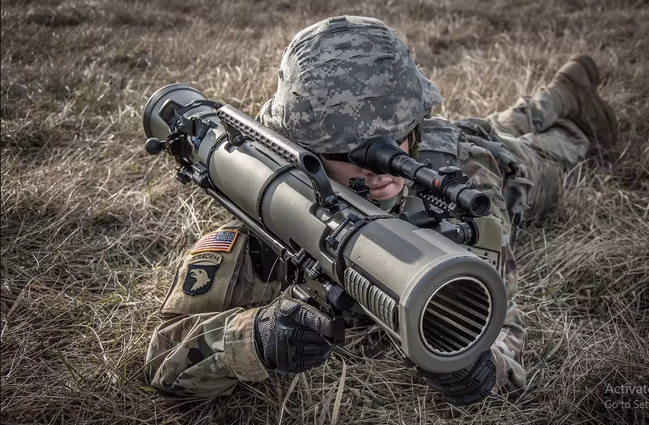 Súng không giật Carl Gustaf không chỉ mang lại cho bộ binh khả năng bắn trúng các mục tiêu khác nhau, do sử dụng nhiều loại đạn, mà còn nhờ nòng súng có rãnh xoắn, nên độ chính xác của nó vượt xa hầu hết các loại súng phóng lựu phổ biến hiện nay.