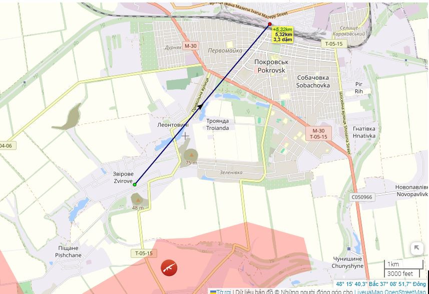 Trên hướng Pokrovsk, RFAF bắt đầu bao vây thành phố này từ cả hai phía. Vào ngày 2/5, ở phía tây nam Pokrovsk, RFAF bất ngờ phát động một cuộc tấn công vào làng Zvirove ở ngoại ô Pokrovsk. Do cứ điểm này cách trung tâm thành phố Pokrovsk chưa đầy 5 km, nên khi quân Nga tấn công vào đây, nhiều phương tiện truyền thông Ukraine cho rằng, RFAF đã phát động một cuộc tấn công vào thẳng thành phố Pokrovsk.