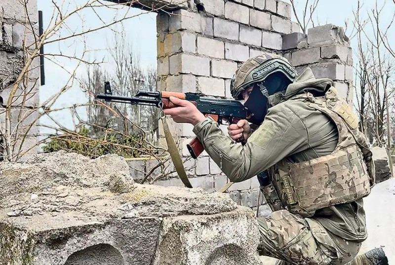 Nhưng với lực lượng hiện tại, quân Ukraine ở đây khó có thể ngăn chặn mũi đột kích của RFAF, khi quân Nga đang tổ chức tấn công về phía bắc dọc theo trục đường H20 (chạy từ Konstantinovka-Donetsk), và chiếm giữ một khu vực rộng lớn; hình thành thế tiến công về phía bắc, từ phía đông trục đường H20.
