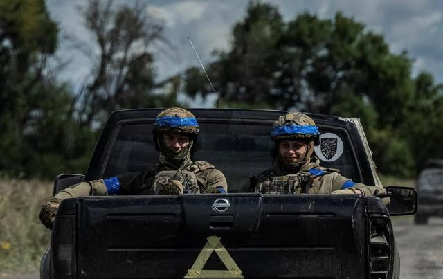 Theo các nhà phân tích phương Tây, số lượng quân Ukraine đang chiến đấu ở hướng Kurakhove là khoảng vài nghìn quân. Đây là tàn tích của các lữ đoàn trộn lẫn với nhau, bao gồm cả những đơn vị rút lui về thành phố và vùng phụ cận sau thất bại ở khu vực Karlovka, Nevelskoye và Maksimilyanovka.
