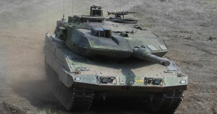 Trong quá trình phục vụ, Strv 122 đã được nâng cấp nhiều lần. Vào đầu thập niên 2010, một phần Strv 122 đã bắt đầu được nâng cấp theo dự án Strv 122B, nhằm cải thiện khả năng bảo vệ của xe trước bom mìn và những mối đe dọa khác; nhất là bom tự chế ven đường.