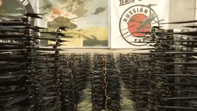 Tình trạng này đã khiến tổn thất về UAV của Ukraine ngày càng gia tăng, và quân đội Ukraine ở tiền tuyến ngày càng bị tấn công mạnh. Còn theo trang Bulgarian Military cho biết, Ukraine sản xuất 50.000 UAV tự sát (FPV) mỗi tháng, nhưng Nga sản xuất tới 300.000 chiếc FPV/tháng.