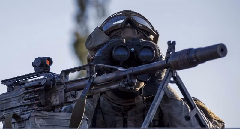 Do đó, điều thú vị nhất về sự phát triển của tình hình chiến đấu theo hướng Bakhmut không phải là khi nào thành phố sẽ bị tràn ngập, mà là tiến độ hiện tại của Quân đội Nga ở vùng cao nguyên và khu vực “vùng xám”, mà họ có thể mở rộng bao xa. Tất nhiên, khi Quân đội Nga siết chặt thòng lọng của quân phòng thủ Bakhmut, hoạt động của quân Ukraine cũng sẽ khó khăn hơn. 