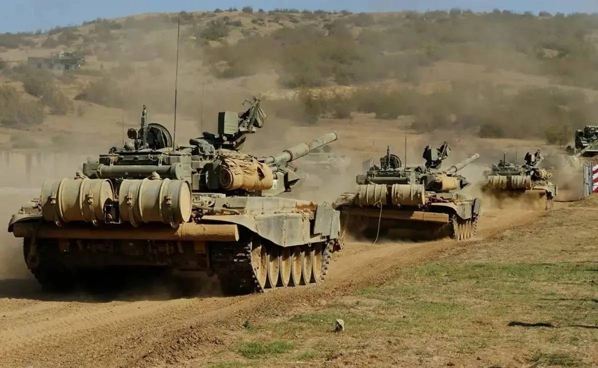 Hiện tại, trong thành phố Bakhmut chủ yếu gồm quân dự bị động viên, dân quân tự vệ và lính đánh thuê quốc tế; còn quân chính quy Ukraine chủ yếu ở phía bắc và phía nam của Bakhmut và là các đơn vị cơ động. Với việc kỷ niệm một năm cuộc chiến giữa Nga và Ukraine và cuộc tấn công quy mô lớn được đồn đại của Quân đội Nga sắp diễn ra, có thể thời gian kết thúc chiến dịch Bakhmut có thể không còn quá xa. 