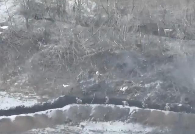 Lúc này Quân đội Ukraine khẩn trương điều động Lữ đoàn bộ binh cơ giới số 30 (Lữ đoàn 30) để chữa cháy. Lữ đoàn 30 cũng là một đơn vị kỳ cựu của Quân đội Ukraine, đã tham chiến trên chiến trường phía nam Bakhmut kể từ khi chiến tranh bắt đầu. 