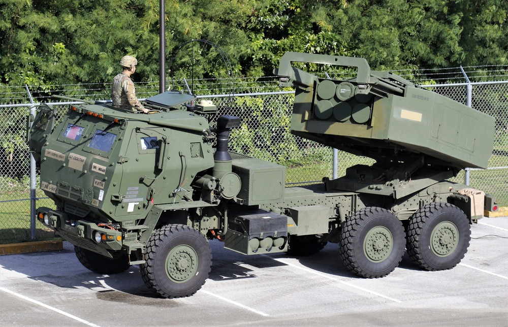 Trước chiến thuật cầu phao của quân Nga, quân Ukraine không có biện pháp đối phó. Họ có tên lửa HIMARS tiên tiến, một hệ thống vũ khí nổi tiếng với độ chính xác cao và khả năng tấn công tầm xa. Tuy nhiên, trong thực tế tác chiến, Quân đội Ukraine phải đối mặt với một bài toán hóc búa, đó là liệu có đáng lãng phí tên lửa HIMARS cho những chiếc cầu phao dã chiến này?