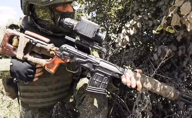 Từ phân tích cấp độ chiến thuật, hoạt động này của Quân đội Nga thể hiện tính linh hoạt cực kỳ cao. Đầu tiên, họ thu hút lực lượng chủ lực của Quân đội Ukraine thông qua các cuộc tấn công trực tiếp, sau đó mở cuộc tấn công bên sườn chính với ý định tiêu hao quân Ukraine bằng hỏa lực.