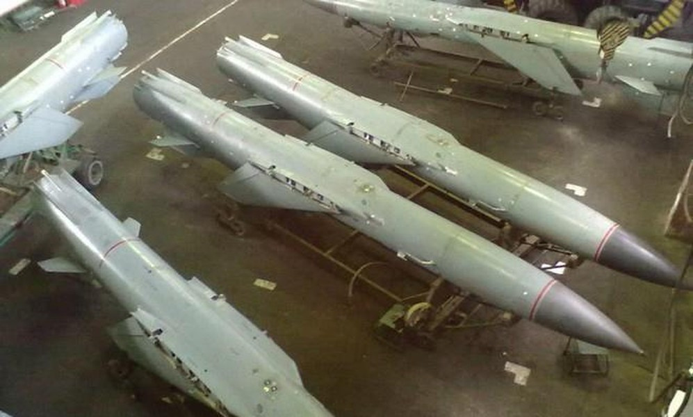 P-1000 Vulcan được trang bị trên các tàu tuần dương tên lửa Marshal Ustinov và Varyag, đóng vai trò là bệ phóng chính cho loại vũ khí tối tân này. Đáng chú ý, tàu chiến Marshal Ustinov, ngay cả sau khi được hiện đại hóa, vẫn tiếp tục chứa 16 bệ phóng dành riêng cho loại tên lửa tiên tiến này.