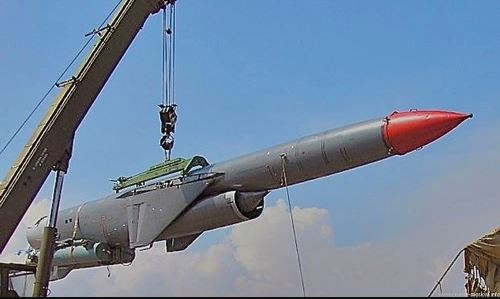 Cuối cùng là P-1000 Vulcan, một loại tên lửa cực kỳ nổi tiếng, là phiên bản kế thừa của P-500 Bazalt. Quá trình chuyển đổi này đánh dấu một tiến bộ quan trọng trong công nghệ quân sự, diễn ra vào thời kỳ hoàng hôn của “siêu cường quân sự” Liên Xô.