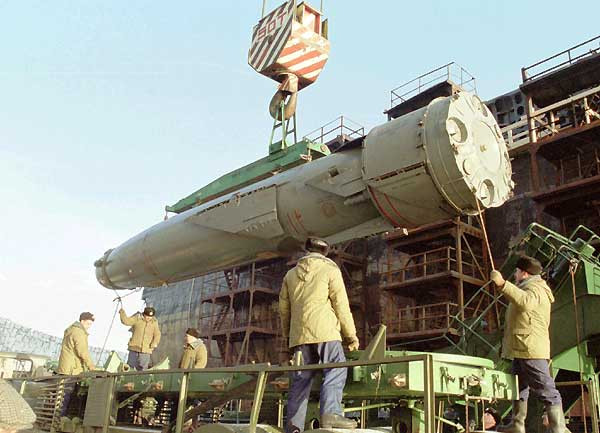 Đầu tiên là loại tên lửa P-700 Granit, được sản xuất lần đầu vào năm 1983; đây là tên lửa chống hạm siêu thanh, có một số điểm tương đồng với Onyx. Được thiết kế chủ yếu để triển khai trên các tàu ngầm lớp Granit và Antey. 