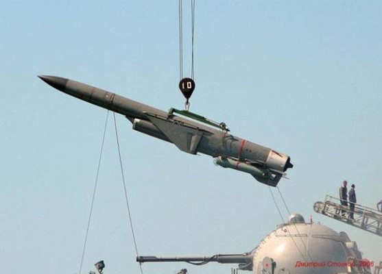 Có khả năng các kỹ sư Nga hiện đang tích cực giải quyết vấn đề này. Có một số thông tin cho thấy, một số tên lửa chống hạm như đã nêu trên của Nga, đã bắt đầu tích hợp hệ thống dẫn đường vệ tinh GLONASS và hệ thống dẫn đường quán tính. 