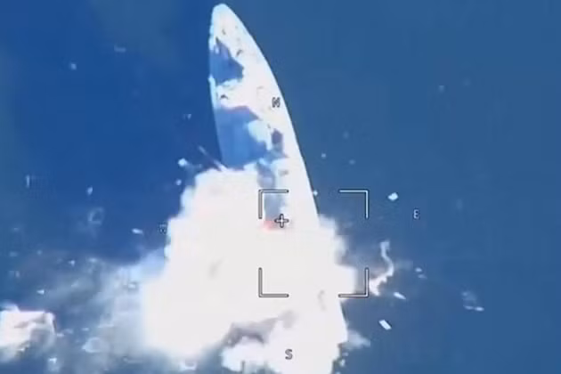 Tổng cục Tình báo Ukraine cho biết, một máy bay chiến đấu của Nga đã phóng tên lửa và cố gắng tấn công các tàu quân sự của hải quân Ukraine, nhưng không trúng mục tiêu. 