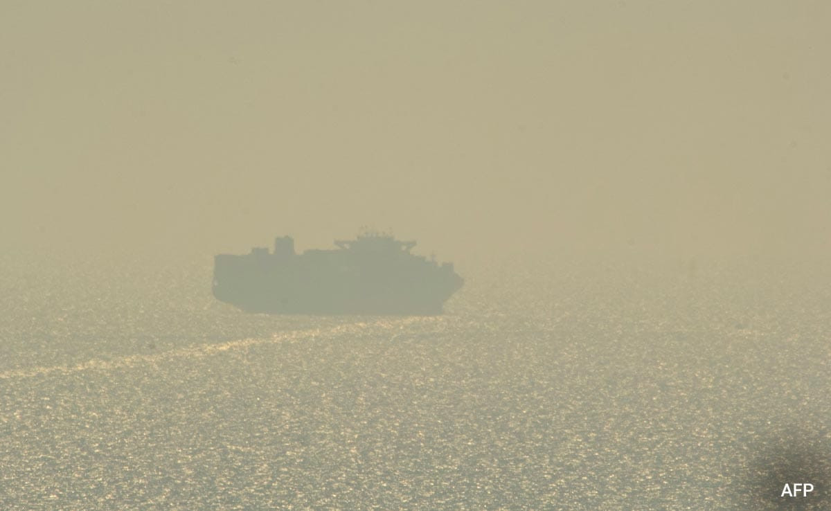 Newsweek cũng đăng đoạn video, được cho là quay từ máy bay chiến đấu Su-30SM của Không quân Nga, khi phi công sử dụng pháo 30 mm GSh-30-1 tấn công vào tàu cao tốc Ukraine. Tuy nhiên do hình ảnh bị mờ nên không thể nhìn rõ kết quả cụ thể.