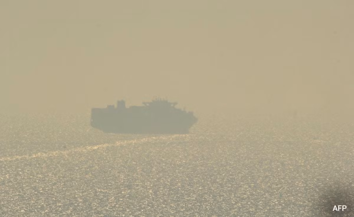 Newsweek cũng đăng đoạn video, được cho là quay từ máy bay chiến đấu Su-30SM của Không quân Nga, khi phi công sử dụng pháo 30 mm GSh-30-1 tấn công vào tàu cao tốc Ukraine. Tuy nhiên do hình ảnh bị mờ nên không thể nhìn rõ kết quả cụ thể.