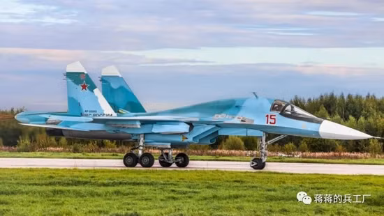 Sau khi Liên Xô sụp đổ (năm 1991), do khó khăn về kinh tế, mãi đến tháng 7/2007, Bộ Quốc phòng Nga mới công bố chính thức chấp nhận và nó được nhận tên mới là Su-34. Nhưng phải đến tháng 3/2014, các cuộc thử nghiệm cấp nhà nước với Su-34 mới hoàn thành và được đưa vào biên chế.