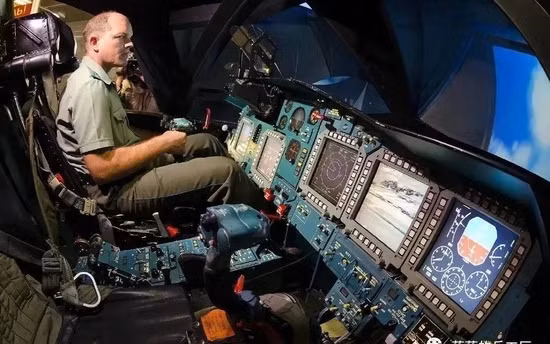 Cải tiến lớn nhất của Su-34 là thiết bị tính toán ném bom thông thường trên máy bay và được hiển thị lên màn hình của phi công điều khiển hỏa lực. Thiết bị này cải thiện đáng kể độ chính xác trúng đích của bom không điều khiển, vì vậy vũ khí sử dụng chủ yếu của Su-34 vẫn chính là bom thường. 