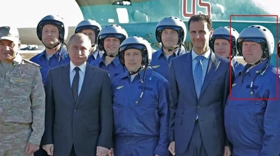 Chiếc Su-34 bị phòng không Ukraine bắn rơi ngày 5/3 vừa qua thuộc biên chế Trung đoàn không quân hỗn hợp Cận vệ 21, thuộc Quân khu trung tâm của Nga. Phi công này cũng từng tham gia chiến đấu tại Syria và chụp ảnh cùng Tổng thống Nga và Syria.