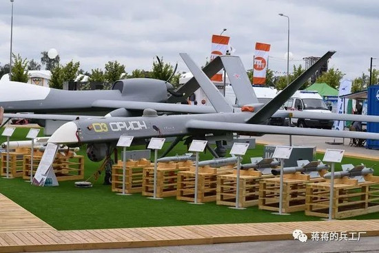 Đối với loại nhiệm vụ tấn công tầm thấp, hiện nay không quân các nước sẽ lựa chọn UAV. UAV chiến đấu thường có giá thành rẻ hơn, khả năng bay trên khu vực mục tiêu lâu hơn; nếu phát hiện mục tiêu của đối phương bắn lên, lập tức máy bay chiến đấu mới ra tay tiêu diệt.