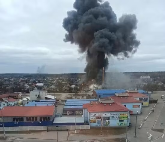 Trong chiến dịch quân sự của Nga tại Ukraine hiện nay, việc thiếu UAV chiến đấu và đặc biệt là vũ khí dẫn đường chính xác, dẫn đến những chiến đấu cơ của Nga, vẫn phải dùng phương pháp ném bom bổ nhào, và biến thành “mồi ngon” cho tên lửa phòng không vác vai của Ukraine.