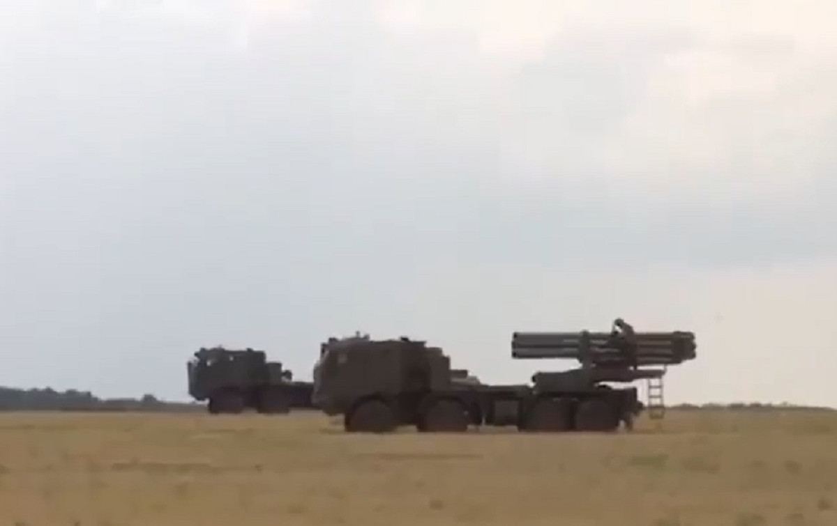 Tuy nhiên, chiến trường Ukraine hiện nay giống như một cái cối xay thịt, vũ khí trang bị ở đây dù tối tân đến đâu cũng đã trở thành vật tư tiêu hao cho chiến trường, nên việc pháo phản lực Bureviy của Ukraine bị phá hủy cũng không có gì bất thường.