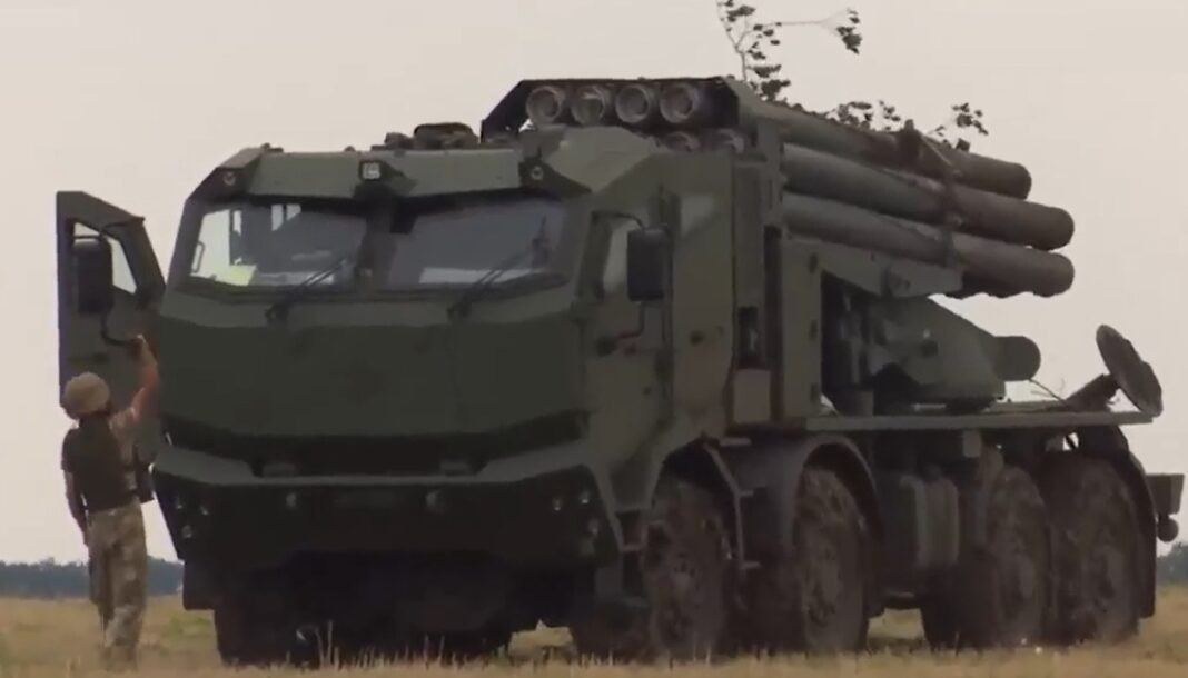 Theo một số thông tin, pháo phản lực phóng loạt 220mm Bureviy được thiết kế và phát triển bởi Nhà máy cơ khí chính xác Shepetivka theo yêu cầu của Bộ Quốc phòng Ukraine, để thay thế pháo phản lực phóng loạt 220 mm BM-27 Uragan do Liên Xô sản xuất.