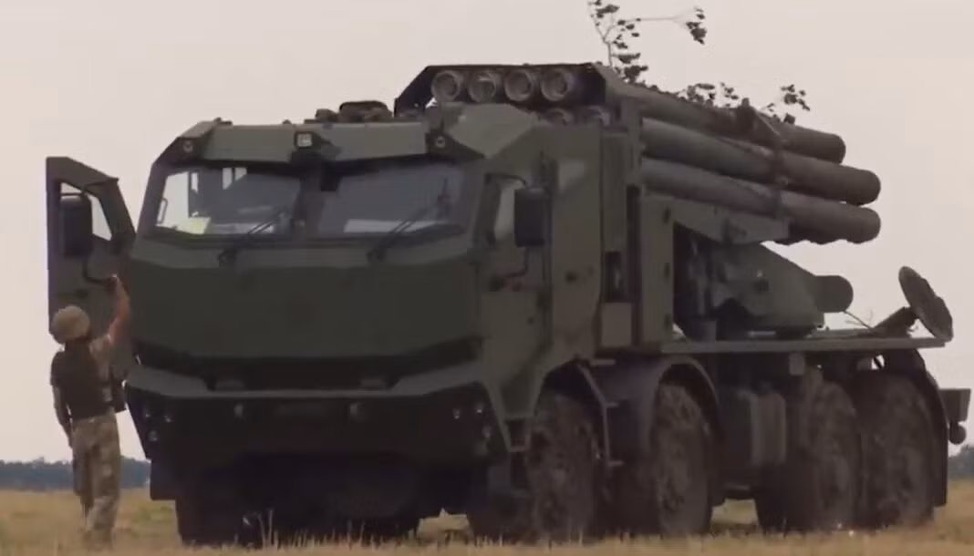 Theo một số thông tin, pháo phản lực phóng loạt 220mm Bureviy được thiết kế và phát triển bởi Nhà máy cơ khí chính xác Shepetivka theo yêu cầu của Bộ Quốc phòng Ukraine, để thay thế pháo phản lực phóng loạt 220 mm BM-27 Uragan do Liên Xô sản xuất.